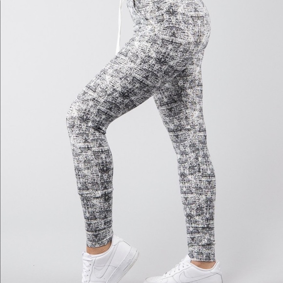 Buffbunny Jasmine Joggers 🖤 - Picture 2 of 4